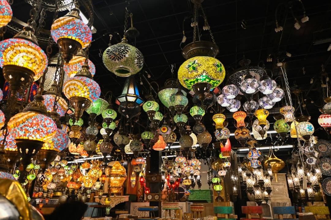 Explorer le marché de Sitra : Un voyage sensoriel au cœur de la culture